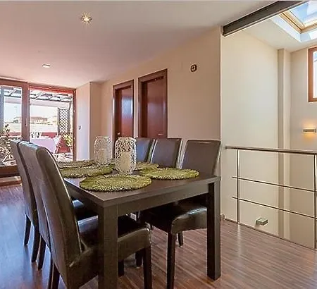 Beautiful House With Terrace Daire